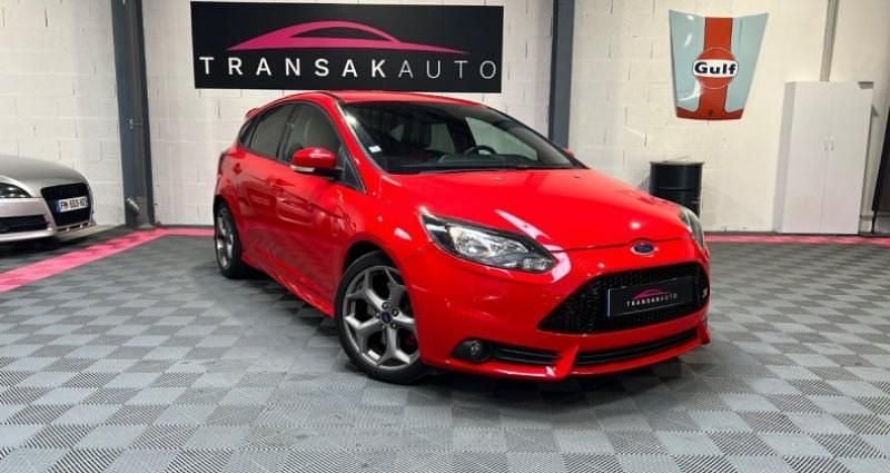 Rouge Utilisé 2013 Ford Focus ST Berline | 14 290 € (Prix juste) - Image 1/4