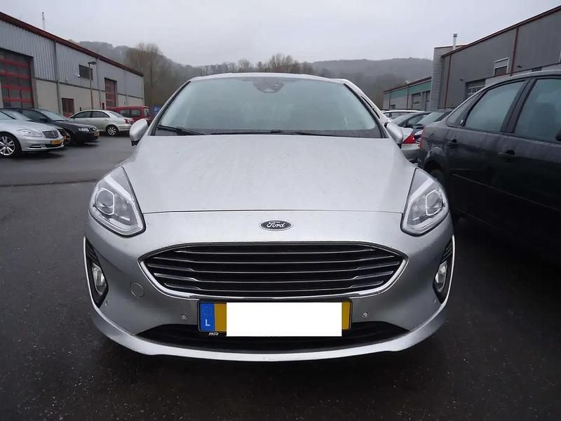 Gris Utilisé 2018 Ford Fiesta Titanium Citadine | 6 999 € - Image 1/4
