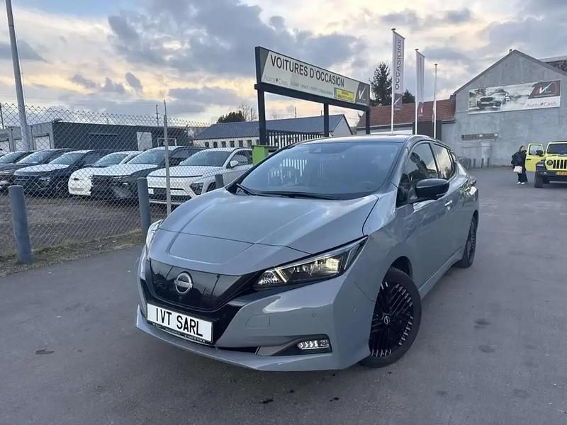 Gris Utilisé 2023 Nissan Leaf Tekna Citadine | 17 900 € (Prix juste) - Image 1/4