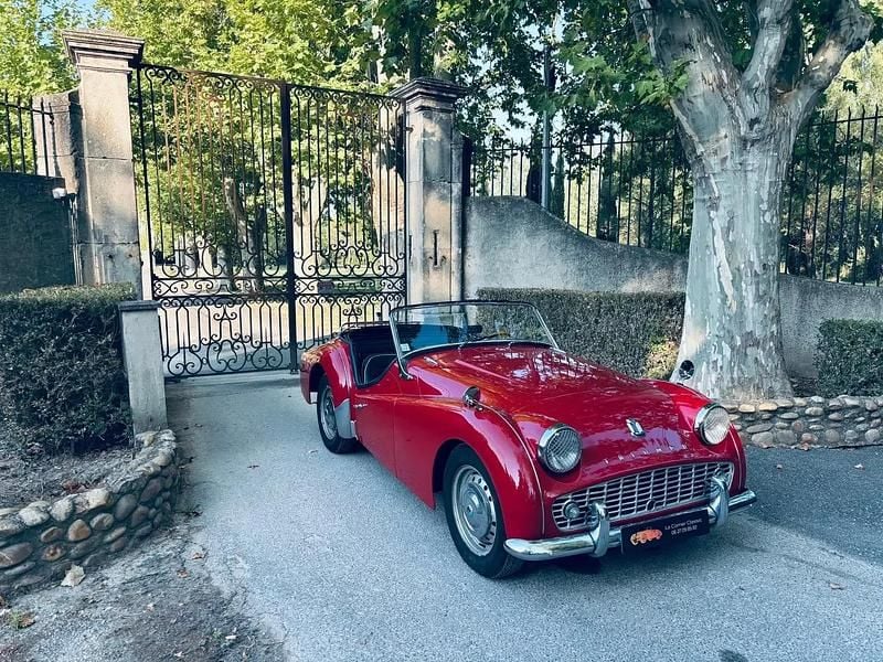 Rouge Occasion 1963 Triumph TR3 Cabriolet | 27 990 € - Image 1/4