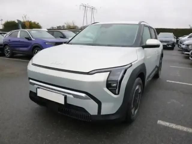 Gris ivoire métallisé Utilisé 2025 Kia EV3 SUV | 36 900 € - Image 1/4