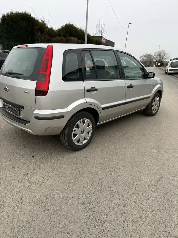 Image 2/4