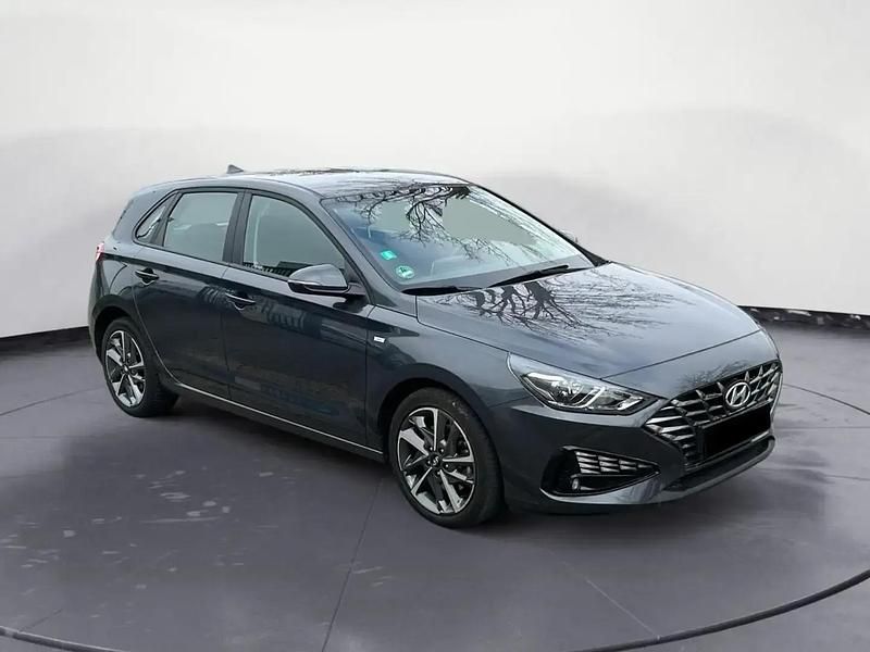Gris Utilisé 2023 Hyundai i30 Citadine | 16 490 € - Image 1/4