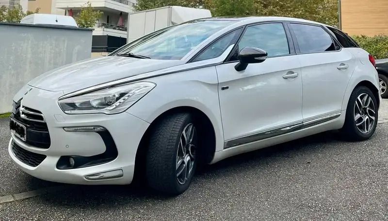 Blanc Utilisé 2012 Citroën DS5 Citadine | 9 900 € - Image 1/4