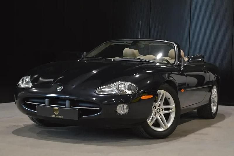 Noir Occasion 2003 Jaguar XK8 Cabriolet | 29 900 € - Image 1/4
