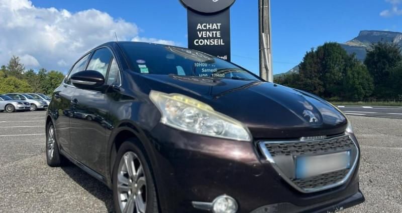 Utilisé 2013 Peugeot 208 Allure Citadine | 5 990 € (Prix assez cher) - Image 1/4