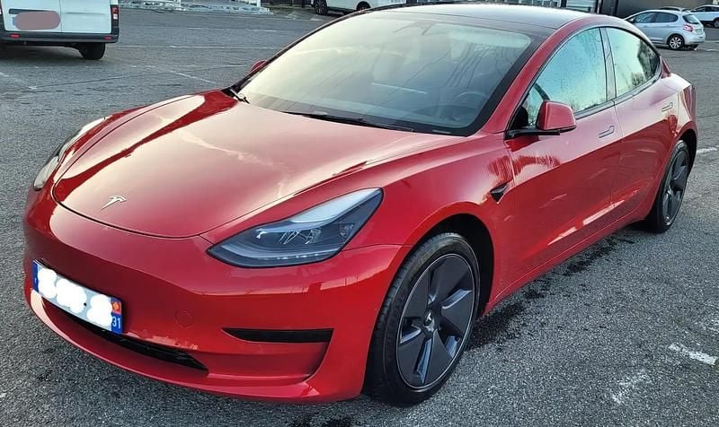 Rouge Occasion 2022 Tesla Model 3 Standard Range Plus Berline | 28 900 € (Prix juste) - Image 1/4