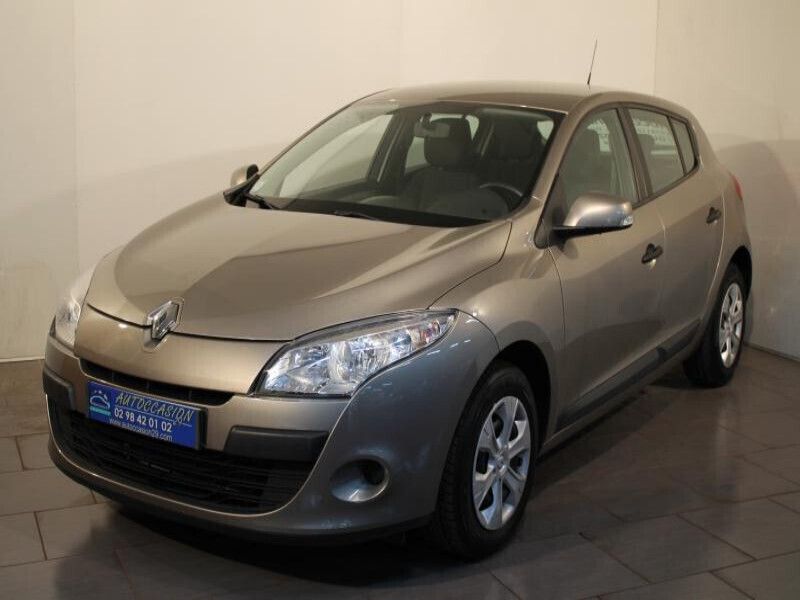 Beige Utilisé 2010 Renault Mégane III Berline | 8 990 € - Image 1/4