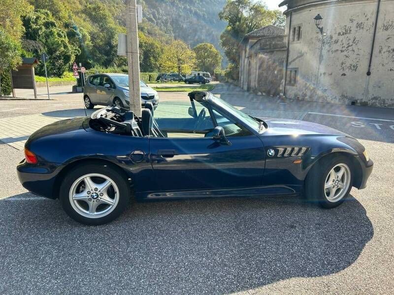 Image 3/4