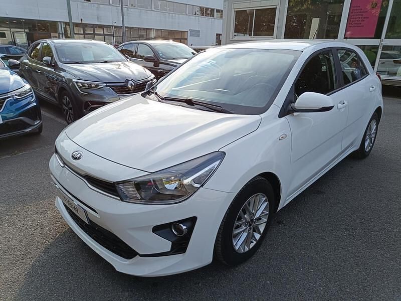 Blanc Utilisé 2021 Kia Rio Active Berline | 15 980 € (Prix juste) - Image 1/4