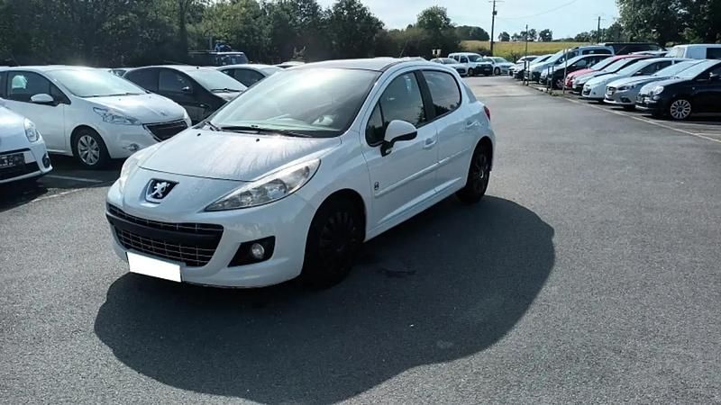 Blanc Utilisé 2011 Peugeot 207 Active Berline | 6 990 € (Prix cher) - Image 1/4