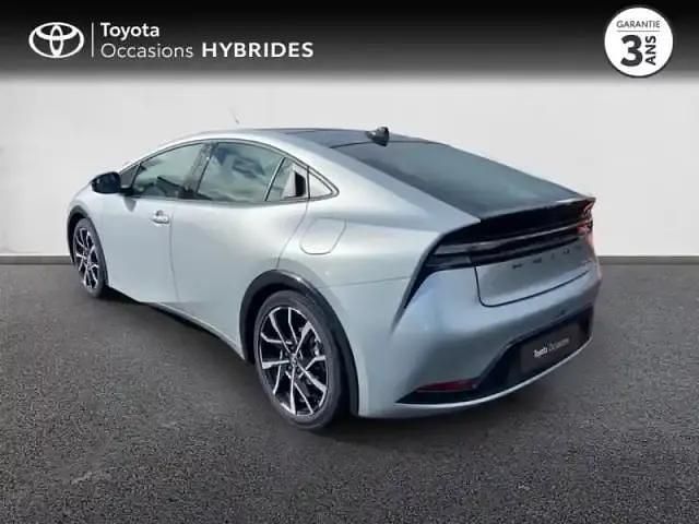 Occasion Toyota Prius Design 223 ch (164 kW) 2025 Gris minéral métallisé Berline