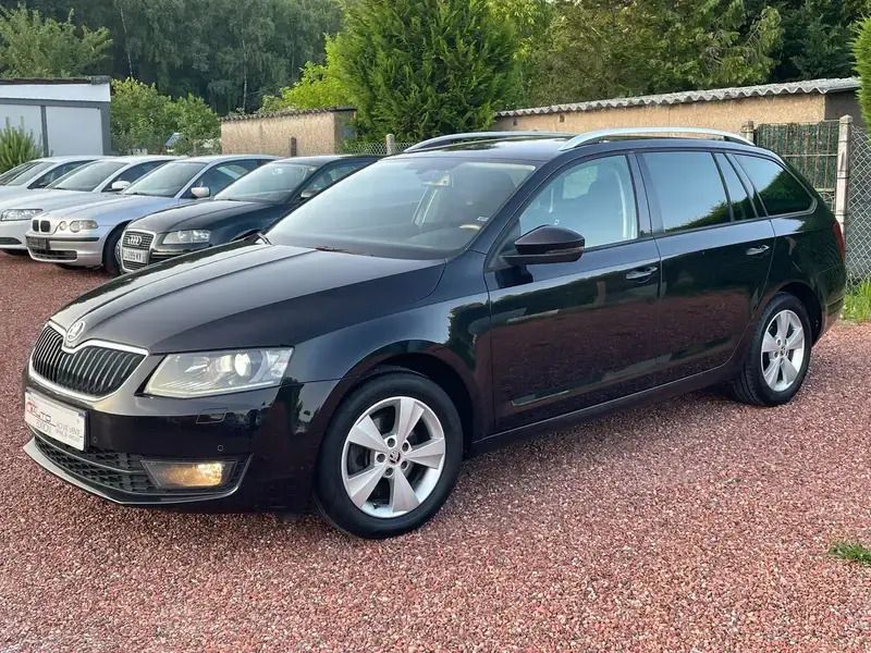 Noir Utilisé 2015 Skoda Octavia Business Line Break | 8 990 € (Prix cher) - Image 1/4