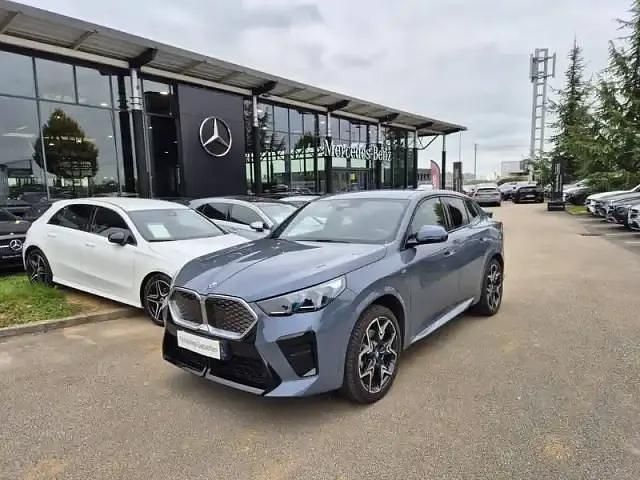 Gris Occasion 2024 BMW iX2 Comfort Edition SUV | 44 890 € (Bon prix) - Image 1/4