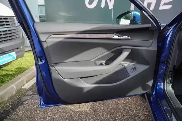 Nouvelle Skoda Superb 150 ch (110 kW) 2025 Bleu cobalt Break