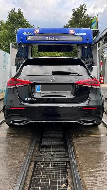 Noir Utilisé 2018 Mercedes A180 AMG line Berline | 22 500 € (Prix juste) - Image 1/4