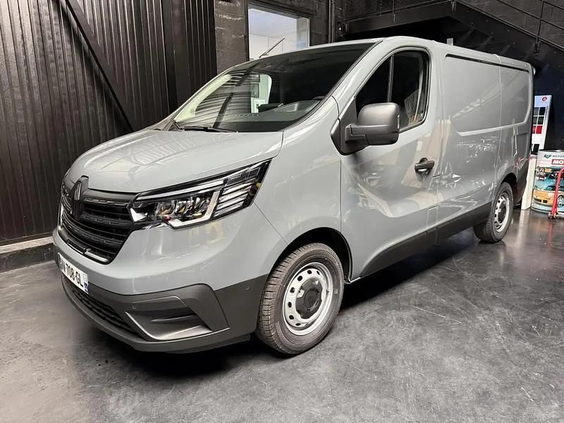 Gris Nouvelle 2025 Renault Trafic R.S. Van | 30 990 € (Prix juste) - Image 1/4