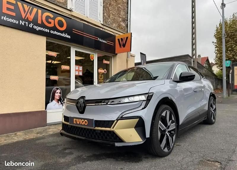 Gris Utilisé 2022 Renault Mégane Iconic Berline | 24 490 € (Prix juste) - Image 1/4