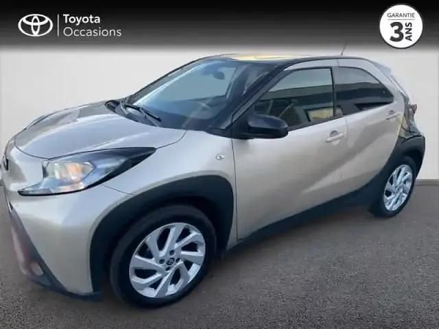 Biton beige gingembre métal/toit noir Occasion 2022 Toyota Aygo X Design SUV | 13 490 € (Prix juste) - Image 1/4