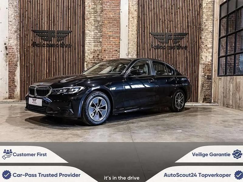 Noir Utilisé 2021 BMW 316 Berline | 23 500 € (Prix cher) - Image 1/4