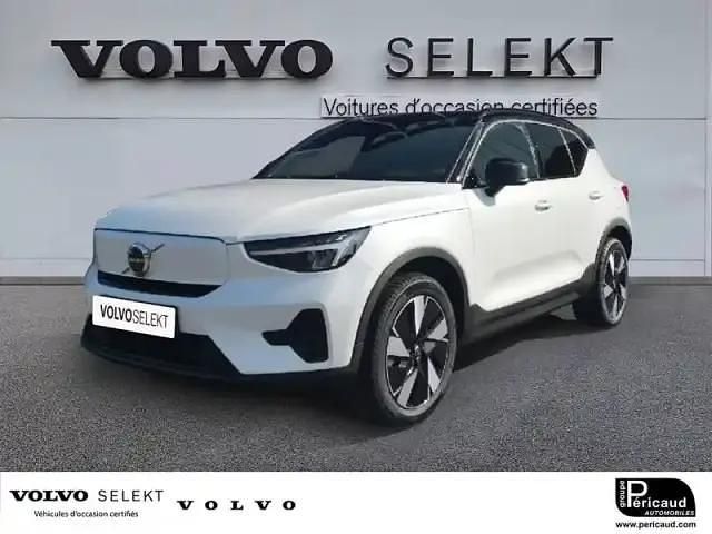 Blanc Utilisé 2024 Volvo XC40 Plus SUV | 46 390 € (Prix cher) - Image 1/4