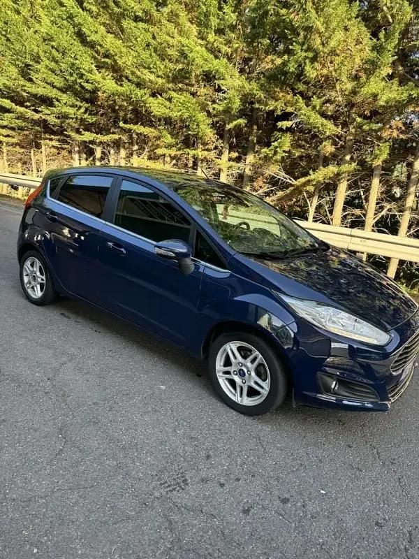 Bleu Utilisé 2015 Ford Fiesta Titanium Citadine | 6 500 € (Prix juste) - Image 1/4