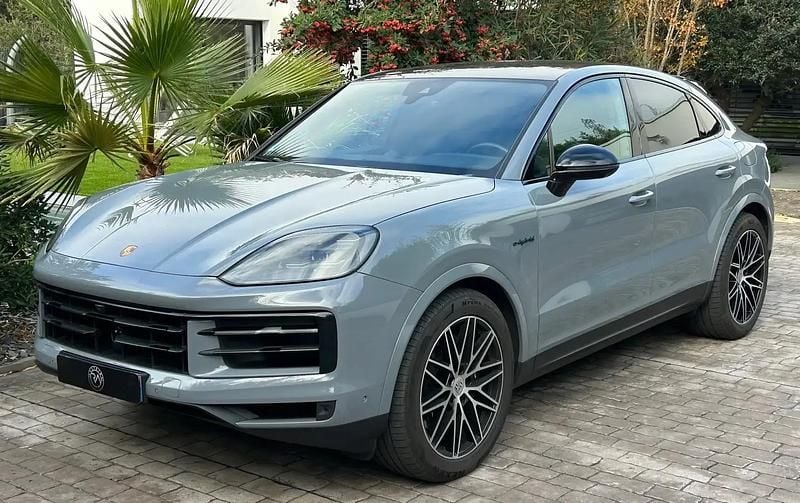 Gris Utilisé 2023 Porsche Cayenne Turbo SUV | 102 800 € - Image 1/4