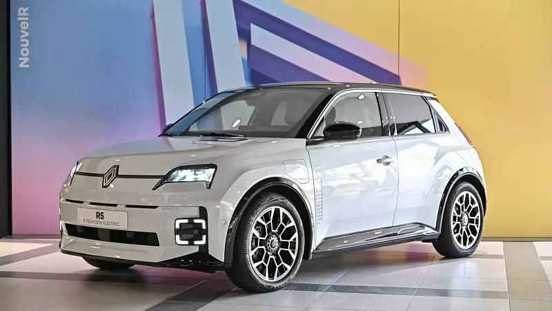 Blanc Nouvelle 2025 Renault R5 Citadine | 37 140 € - Image 1/4