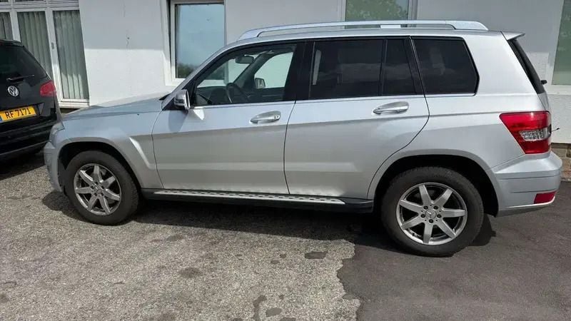 Gris Utilisé 2010 Mercedes GLK350 SUV | 5 999 € - Image 1/4