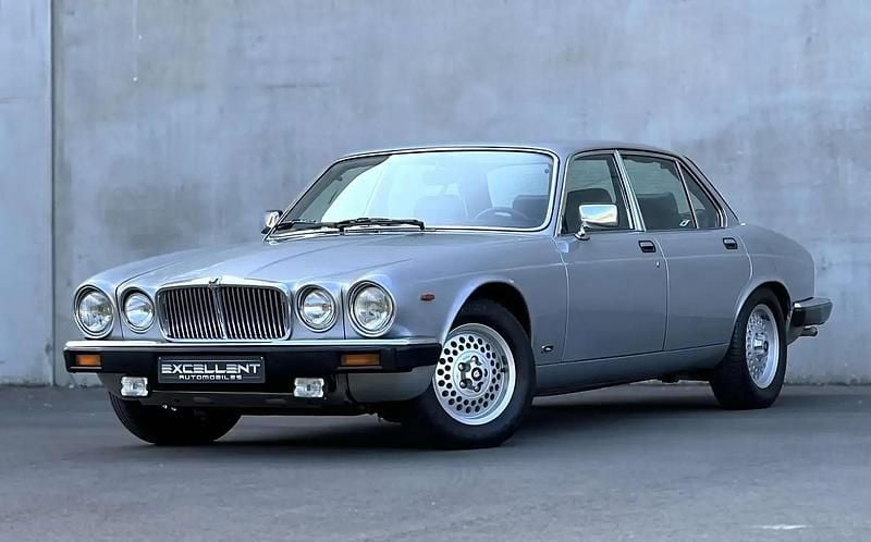 Gris Occasion 1983 Jaguar XJ6 Sovereign Berline | 12 950 € - Image 1/4