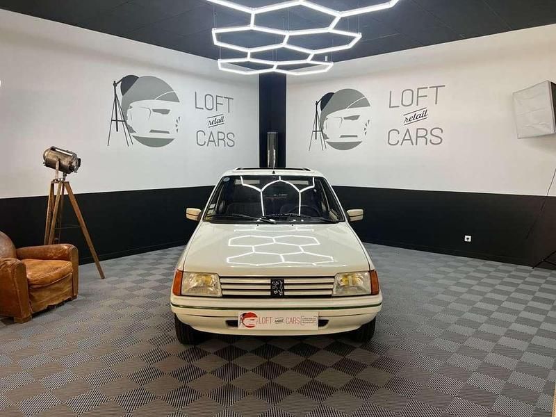 Occasion Peugeot 205 61 ch (44 kW) 1985 Blanc Citadine