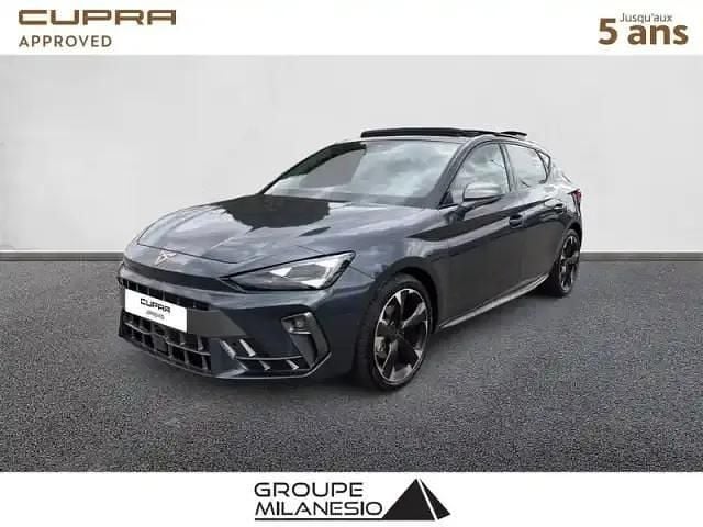Gris Utilisé 2025 Cupra Leon Berline | 35 990 € (Prix cher) - Image 1/4