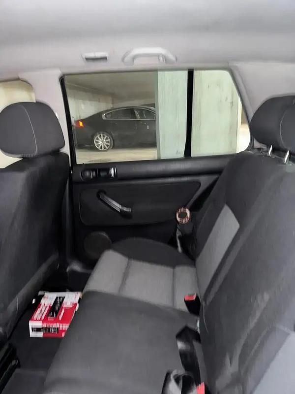 Image 2/4