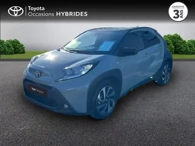 Biton vert aventurine métal/toit noir Utilisé 2024 Toyota Aygo X Design SUV | 14 990 € - Image 1/4