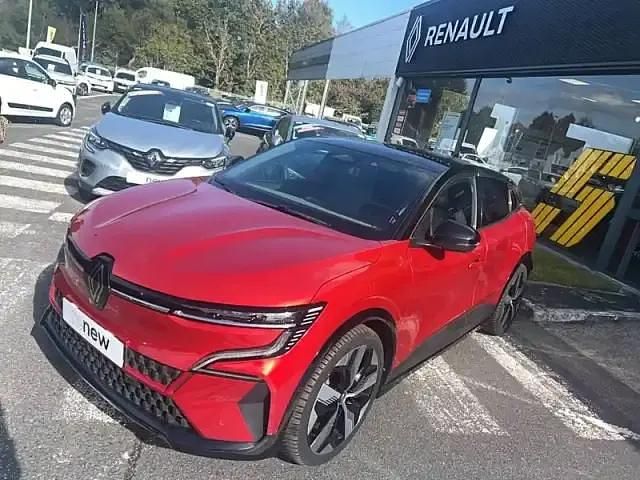Rouge Occasion 2023 Renault Mégane Techno Berline | 27 570 € (Prix juste) - Image 1/4