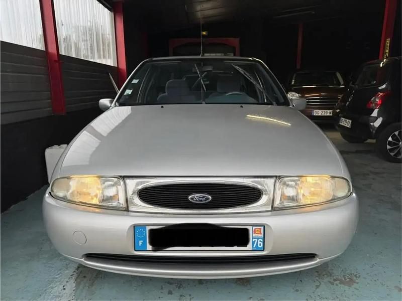 Gris Occasion 1996 Ford Fiesta Ghia Citadine | 2 200 € - Image 1/4