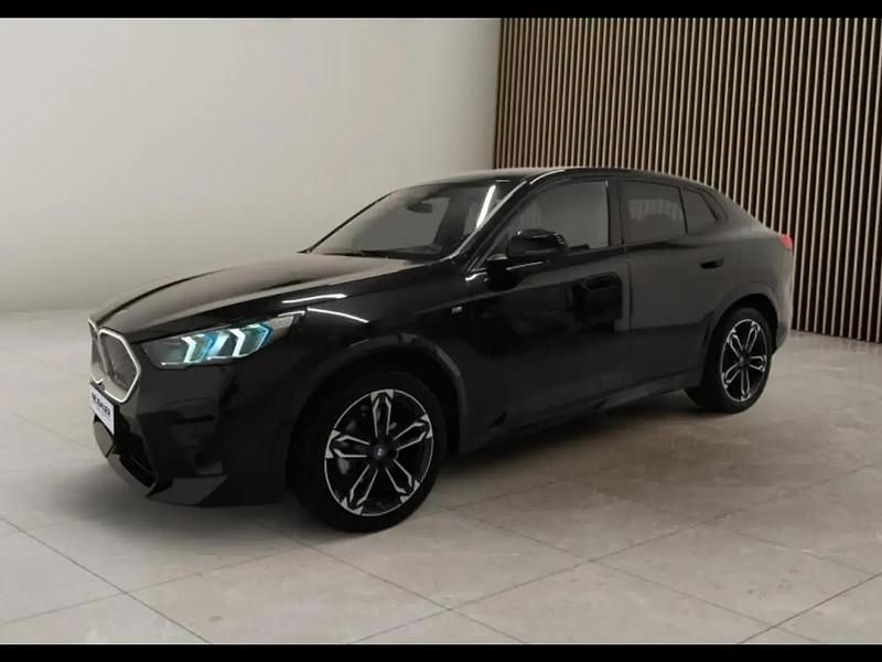 Noir Occasion 2025 BMW iX2 M Sport SUV | 38 990 € (Bon prix) - Image 1/4