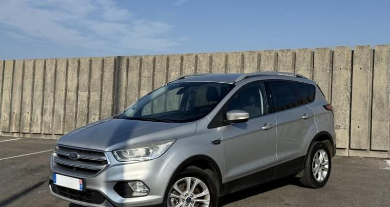 Gris Utilisé 2017 Ford Kuga Titanium SUV | 12 990 € (Prix juste) - Image 1/4