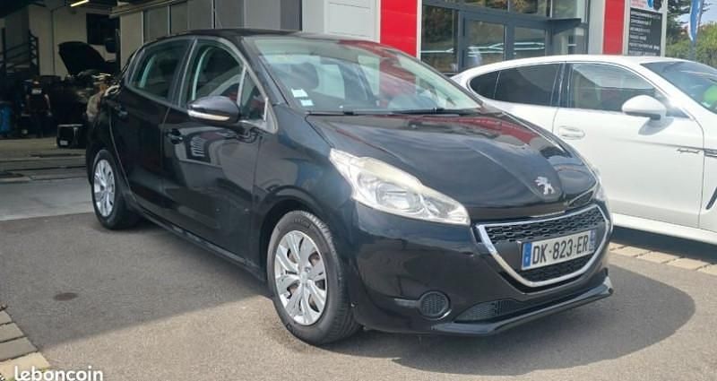 Noir Utilisé 2014 Peugeot 208 Active Citadine | 7 990 € (Prix juste) - Image 1/4