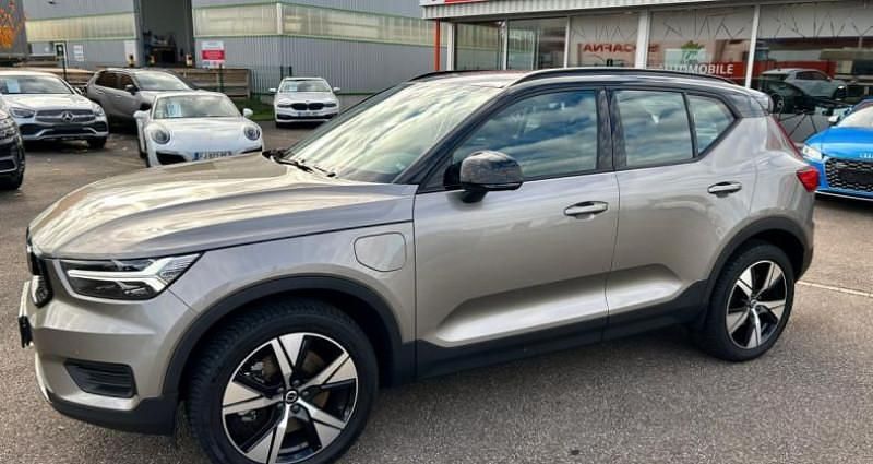 Beige Utilisé 2021 Volvo XC40 R-Design SUV | 32 990 € (Prix juste) - Image 1/4