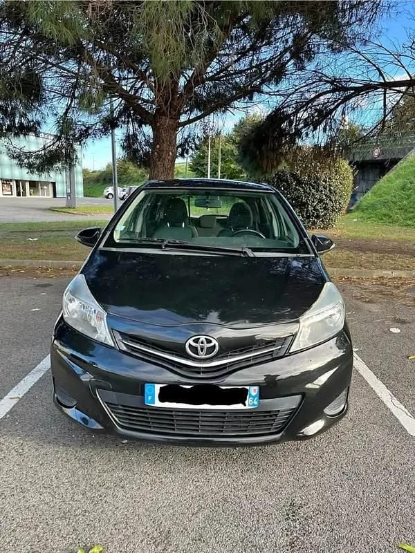 Noir Occasion 2012 Toyota Yaris Berline | 4 390 € - Image 1/4