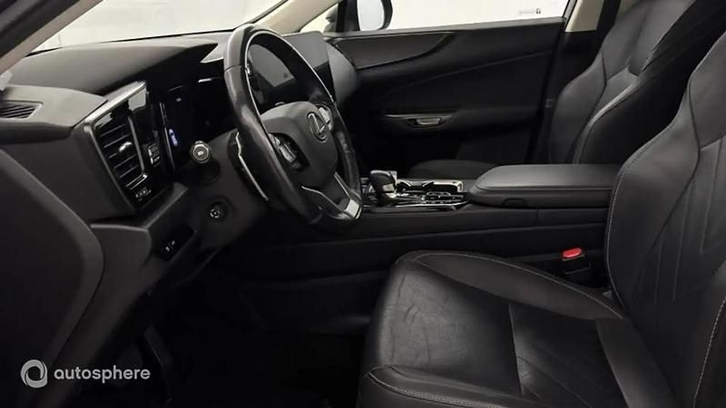 Gris Occasion 2022 Lexus NX450h+ Executive Line SUV | 38 999 € (Bon prix) - Image 1/4