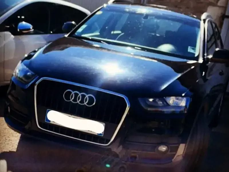 Noir Utilisé 2012 Audi Q3 Ambiente SUV | 4 100 € - Image 1/4
