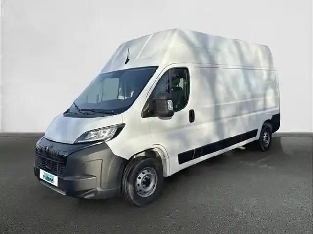 Peinture opaque blanc icy Utilisé 2024 Peugeot Boxer S Van | 32 990 € - Image 1/4