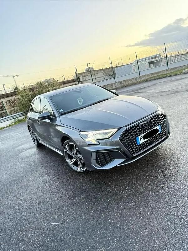 Gris Utilisé 2021 Audi A3 Sportback Sport Berline | 19 000 € (Bon prix) - Image 1/4