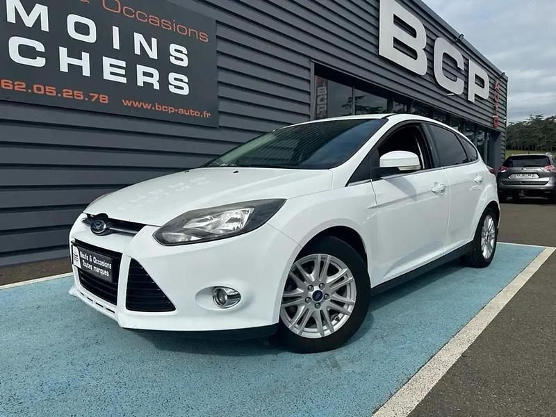 Blanc Utilisé 2013 Ford Focus Titanium Berline | 5 999 € - Image 1/4