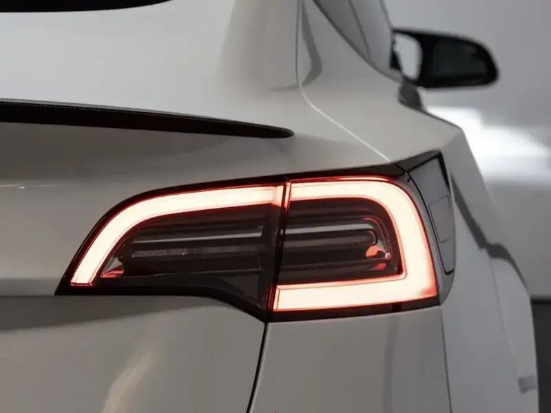 Utilisé 2021 Tesla Model 3 Performance Berline | 35 800 € (Prix cher) - Image 1/4