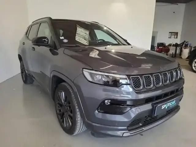 Graphite gray métallisé+toit noir Occasion 2021 Jeep Compass SUV | 22 980 € (Bon prix) - Image 1/4