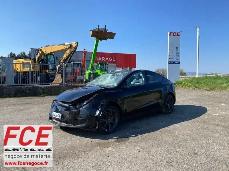 Noir Utilisé 2024 Tesla Model Y SUV | 10 900 € - Image 1/4