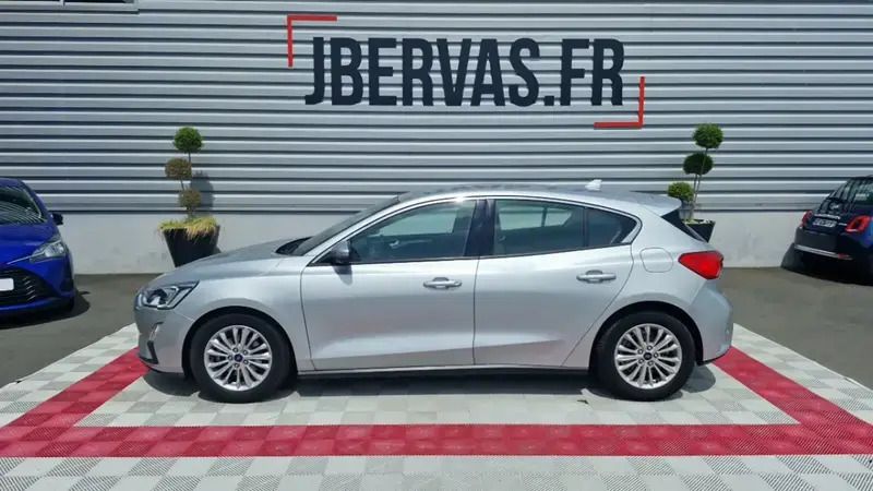 Utilisé 2019 Ford Focus Titanium Berline | 12 599 € (Prix juste) - Image 1/4